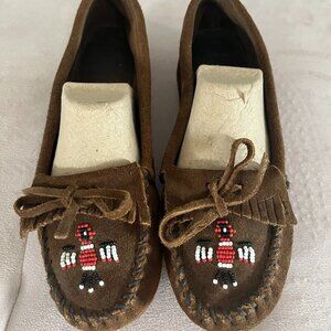 Brown Beaded Minnetonka Thunderbird Animikii Moccasin Flat Sz 8